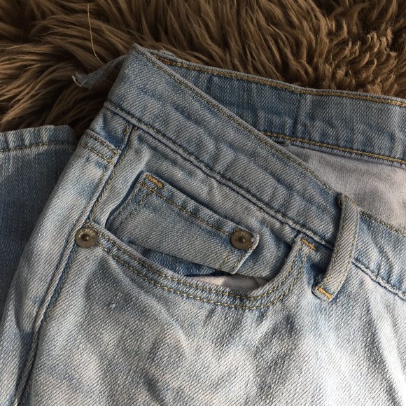 Abercrombie & Fitch light wash slim leg jeans - size 2 - Picture 8 of 10